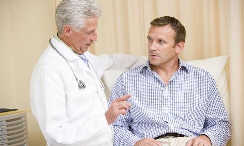 A man with prostatitis is consulting a urologist